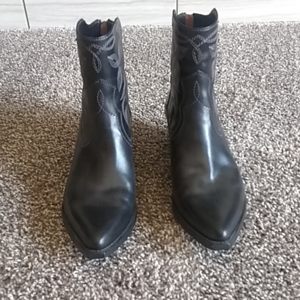 Frye Sacha Chelsea Black Leather Bootie